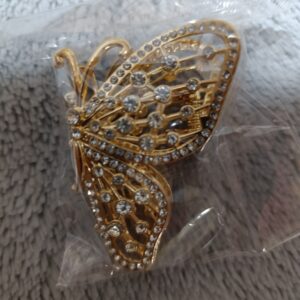 Mariposa metalica con piedras blanca
